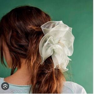 Free People Ivory Tulle Claw Clip NWT